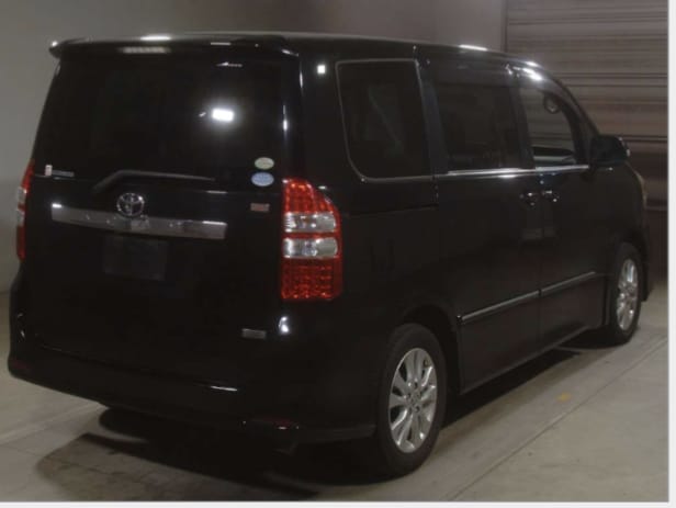 2010 TOYOTA NOAH